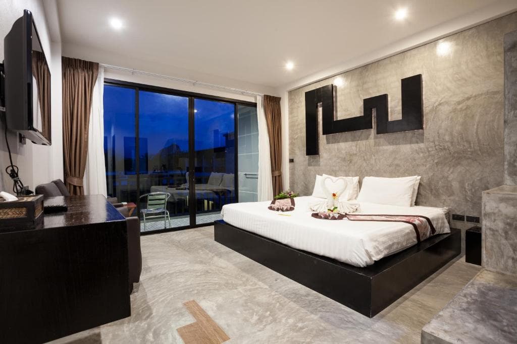 Superior Pool View
